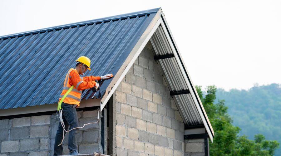 Professional gutter cleaning in Blossom, TX